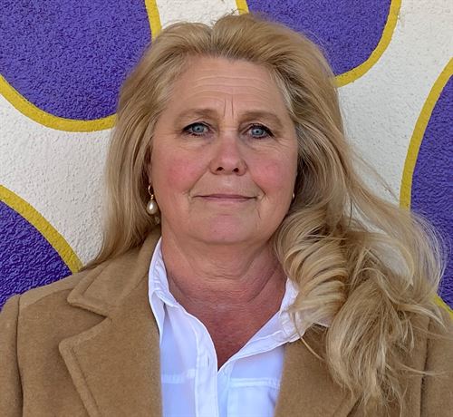 woman with white shirt and blonde hair